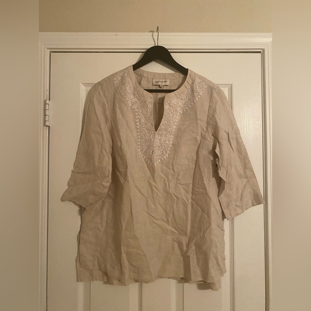 Jones New York. Women’s Pullover Beige Embroidered Tunic Top Large. NWT. Linen.